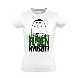 Fűben Nyuszit filmes női póló (fehér)