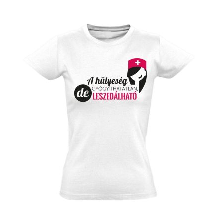 A Hülyeség Gyógyíthatatlan nővér póló (fehér)